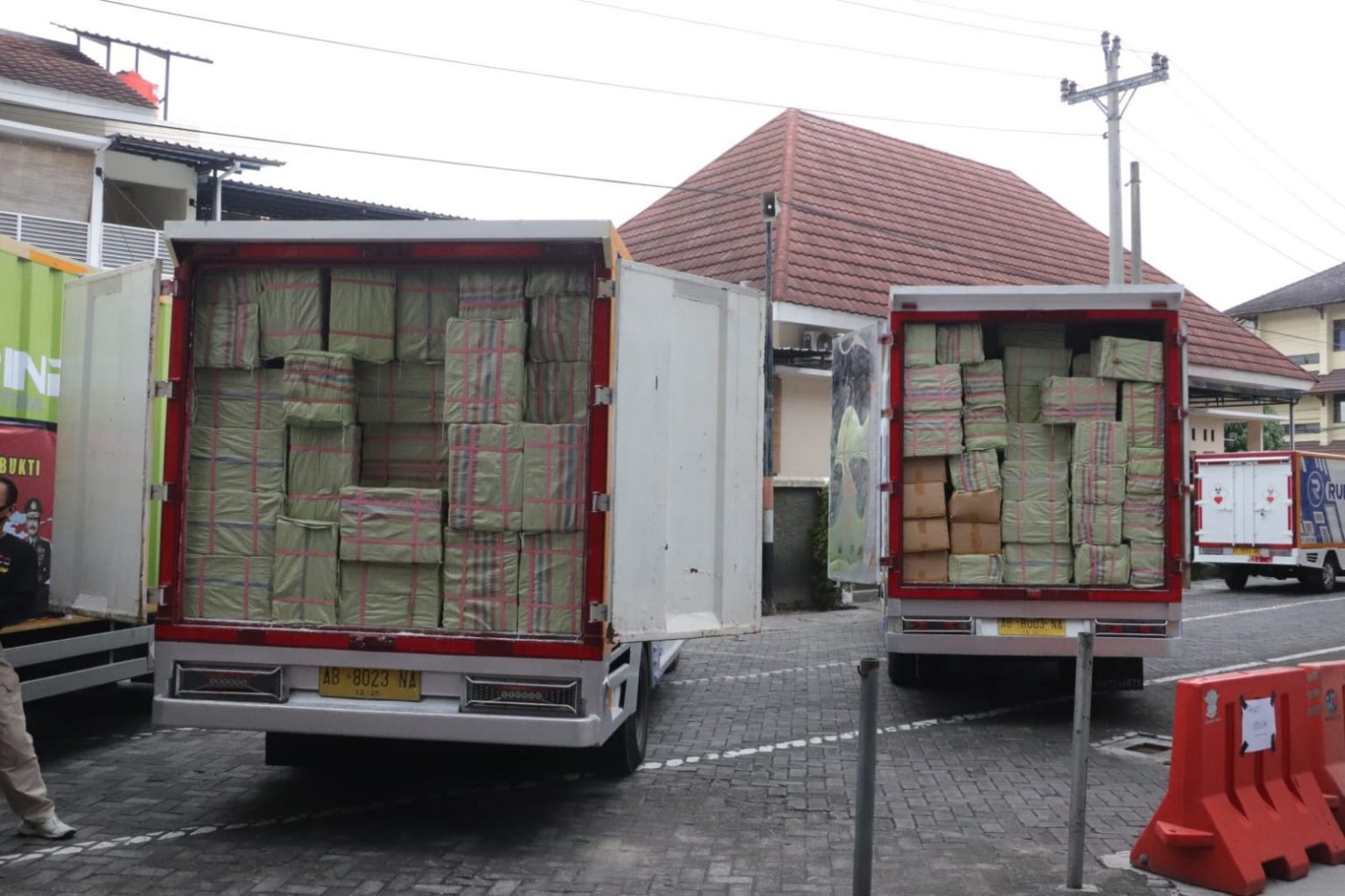 Bareskrim Musnahkan Bahan Baku Obat Ilegal yang Diungkap di Daerah Yogyakarta