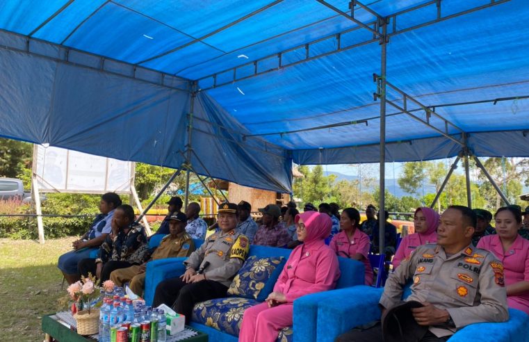 Kapolres Tolikara Bersama Ketua Bhayangkari Laksanakan Kunker Di Polsek Bokondini