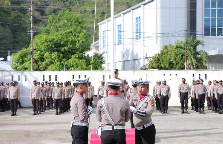 Saat Pelaksana Upacara Bendera Bulanan Kapolres Gorontalo Kota Berikan Motivasi Kepada Personil