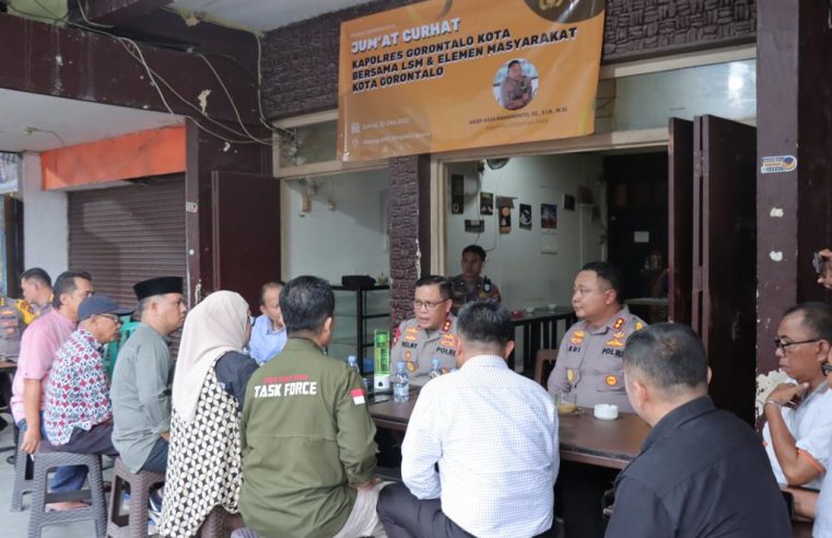 Kegiatan Jum’at Curhat, Kapolres Gorontalo Kota Dampingi Kapolda Gorontalo Dengar Langsung Aspirasi Warga