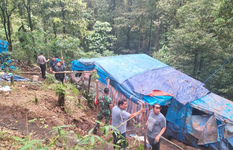 Gubuk Narkoba & Judi di Sepanjang Jalan Medan-Berastagi Sumut Diratakan Polri Bersama TNI