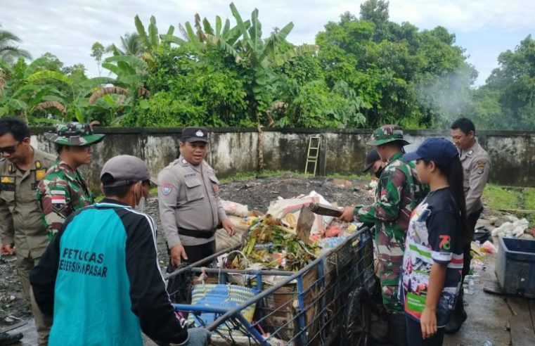Sinergitas TNI-Polri, Kodim 0910/Malinau & Polres Malinau Kompak Karya Bhakti Pencegahan Banjir Serta Wabah Penyakit