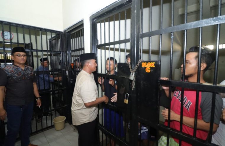Haru, Kapolres Sukoharjo Halal Bi Halal Dengan Para Penghuni Tahanan