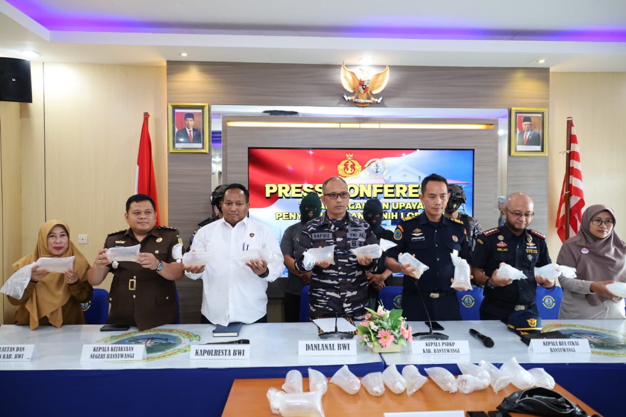 TNI AL KEMBALI GAGALKAN PENYELUNDUPAN BABY LOBSTER DI WILAYAH BANYUWANGI JAWA TIMUR