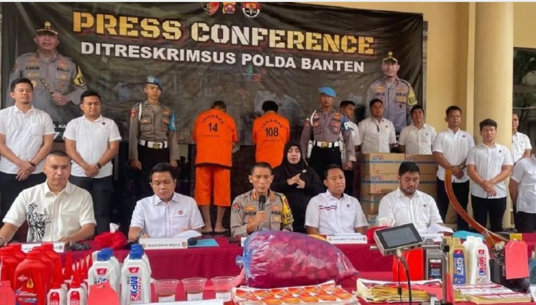 Polda Banten Ungkap Kasus Produksi Oli Palsu di Kabupaten Tangerang Penyidik Menangkap 2 Orang Tersangka Berinisial HB dan HW