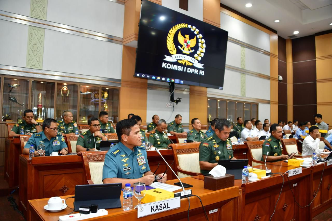 FOKUSKAN KESEJAHTERAAN MASYARAKAT, KASAL HADIRI RAPAT KERJA DENGAN KOMISI I DPR RI