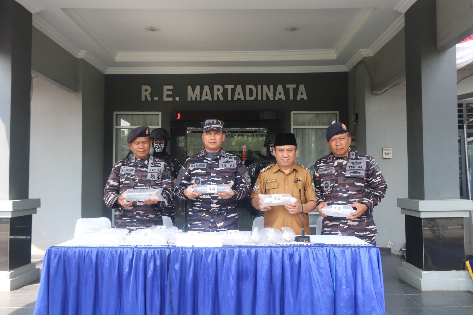TNI AL KEMBALI GAGALKAN PENYELUNDUPAN 3.500 BENIH BENING LOBSTER SENILAI 850 JUTA RUPIAH DI KAUR BENGKULU