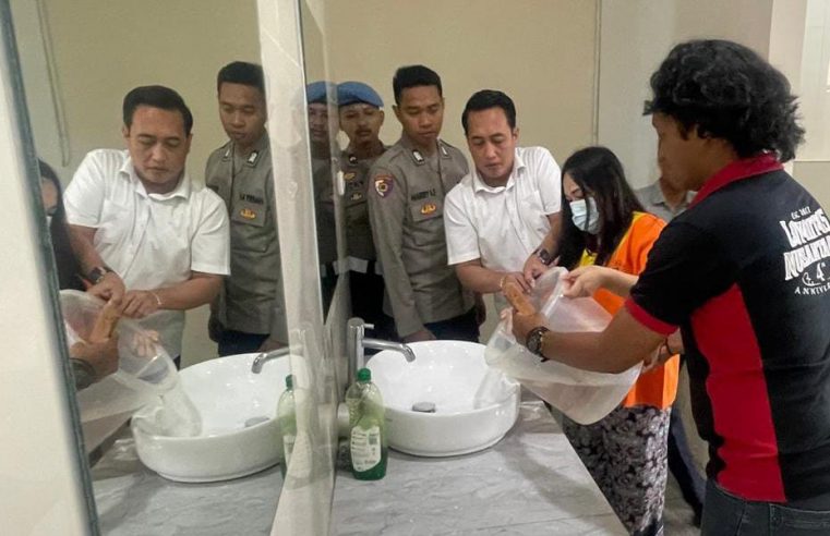Satuan Reserse Narkotika & Obat Berbahaya Polresta Balikpapan Musnahkan Barang Bukti Sabu Disaksikan Tersangka “A” Serta Instansi Terkait