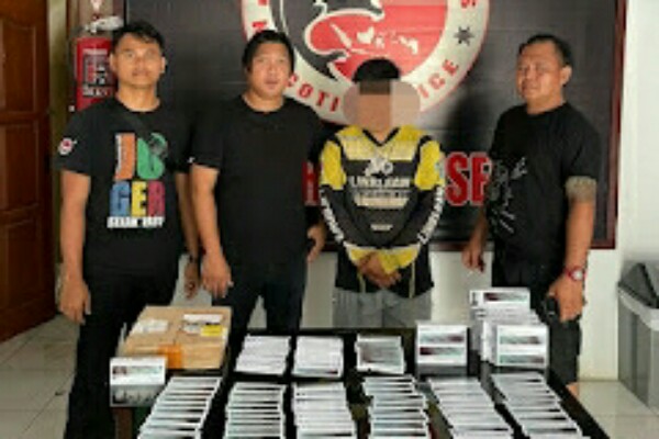 Polisi Amankan CM (26) Terduga Pemilik Ribuan Butir Neomethor Tanpa Izin Edar di Minahasa Selatan