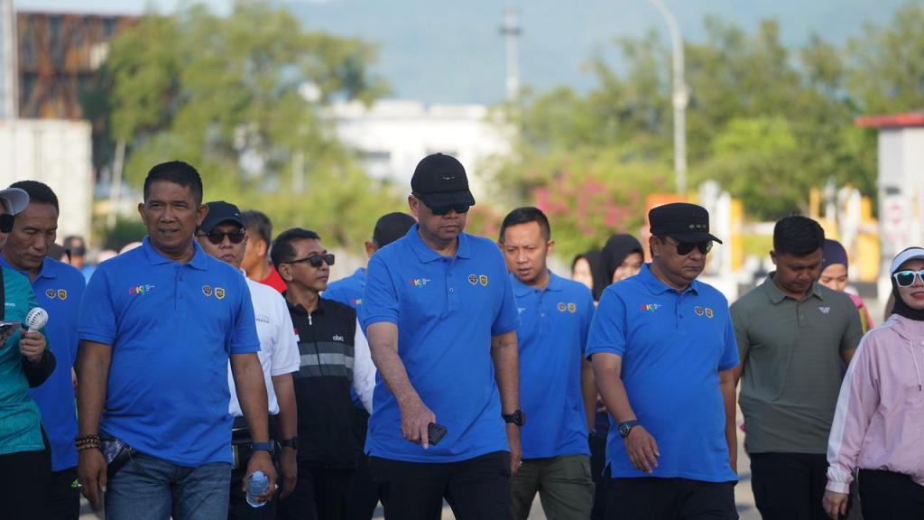 Kapolda Sulawesi Barat Turut Meriahkan Kegiatan Jalan Sehat dalam Rangka Pekan Keselamatan Jalan Tahun 2024
