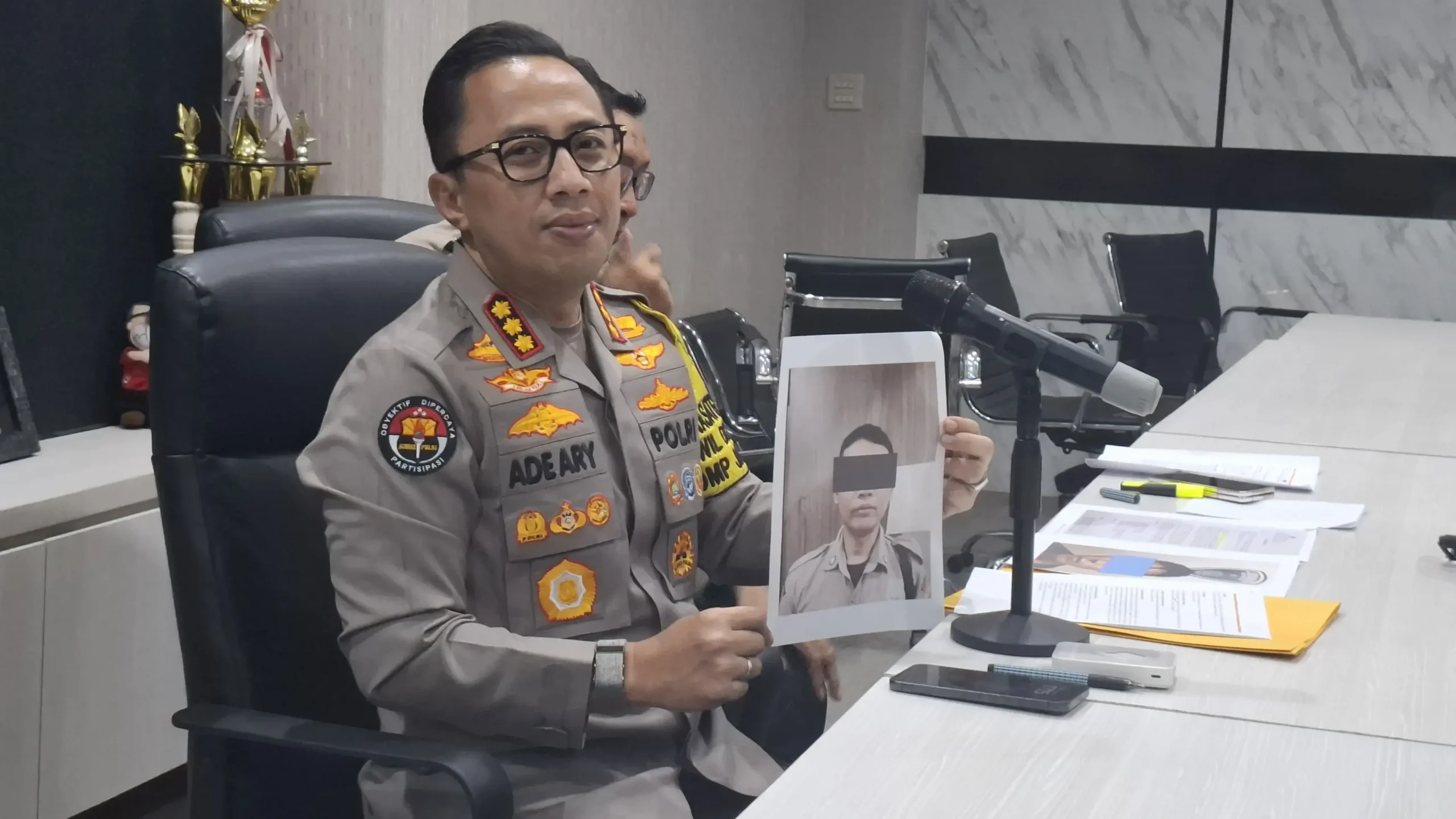Ditreskrimum Polda Metro Jaya Berhasil Tangkap Ibnu 30 Tahun Pelaku Perampokan Sopir Taksi di Kota Bekasi
