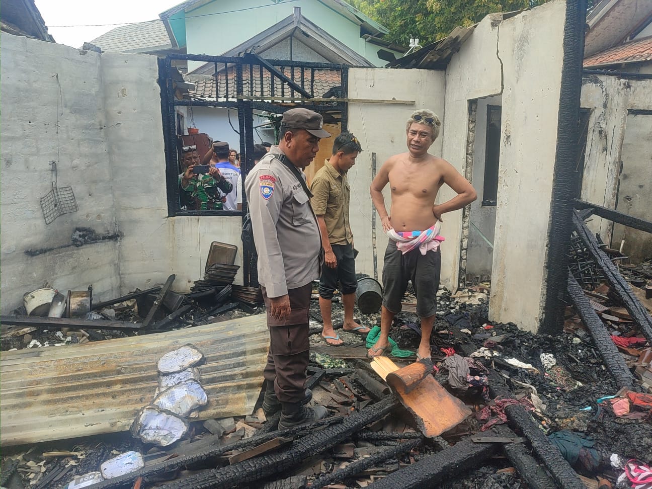 Kebakaran 2 Unit Rumah Kontrakan di Gili Trawangan, Polisi Lakukan Evakuasi & Penyelidikan