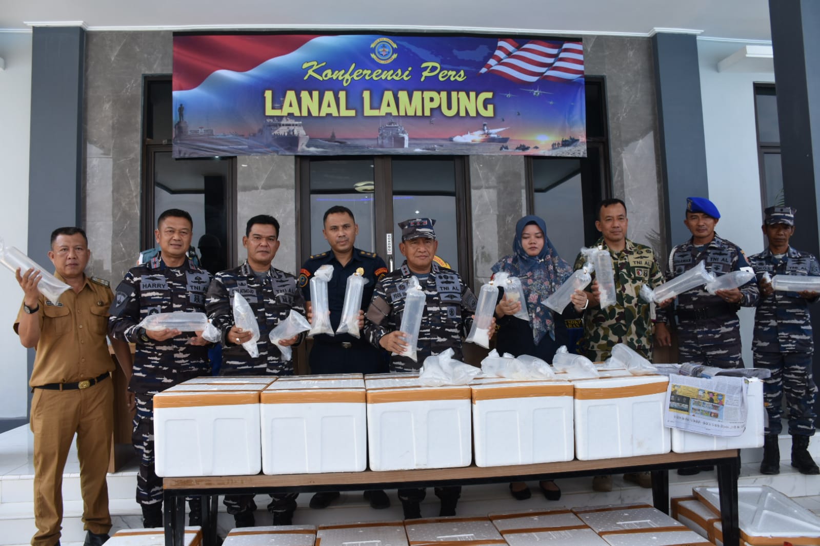 PRAJURIT TNI AL BERHASIL GAGALKAN PENYELUNDUPAN BENIH BENING LOBSTER DI LAMPUNG