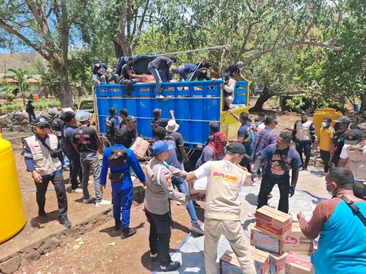 Polda NTT & Berbagai Pihak Terus Bantu Korban Erupsi Gunung Lewotobi di Flores Timur