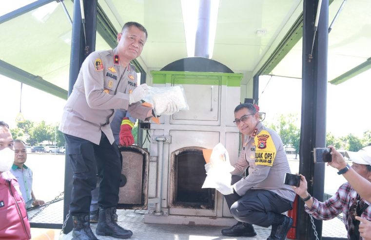 Bernilai Miliaran Rupiah, Polda NTB Musnahkan Barang Bukti 5,56 Kg Sabu-sabu Jaringan Internasional