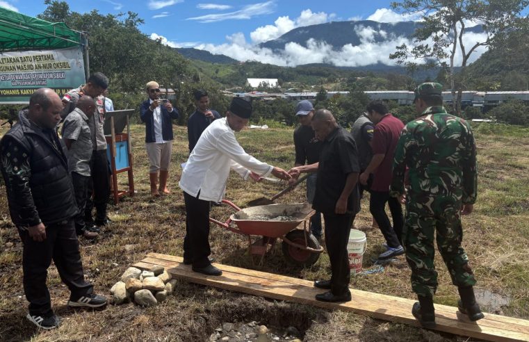 Satgas Operasi Damai Cartenz-2025 Hadiri Peletakan Batu Pertama Pembangunan Masjid di Oksibil Pegunungan Bintang