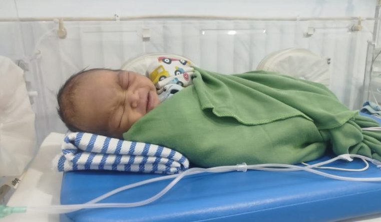 Polisi Cepat Selamatkan Bayi Laki-laki Yang Dibuang Dipinggir Jalan di Kota Palu