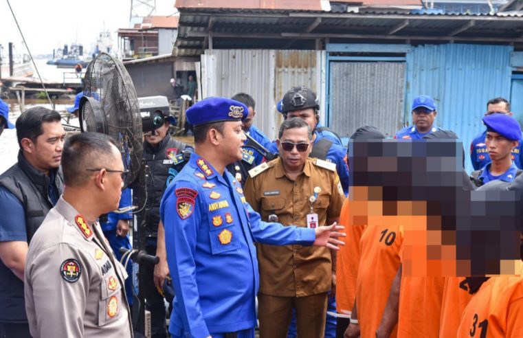 Polisi Berhasil Menangkap 4 Kapal Pengguna Alat Tangkap Ikan Ilegal di Perairan Asam-Asam Tanah Laut