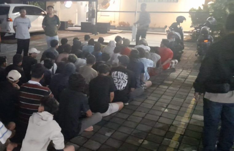 Personil Polresta Mataram Grebek Kampung Rawan Narkoba di Karang Bagu, 26 Orang Positif Sabu