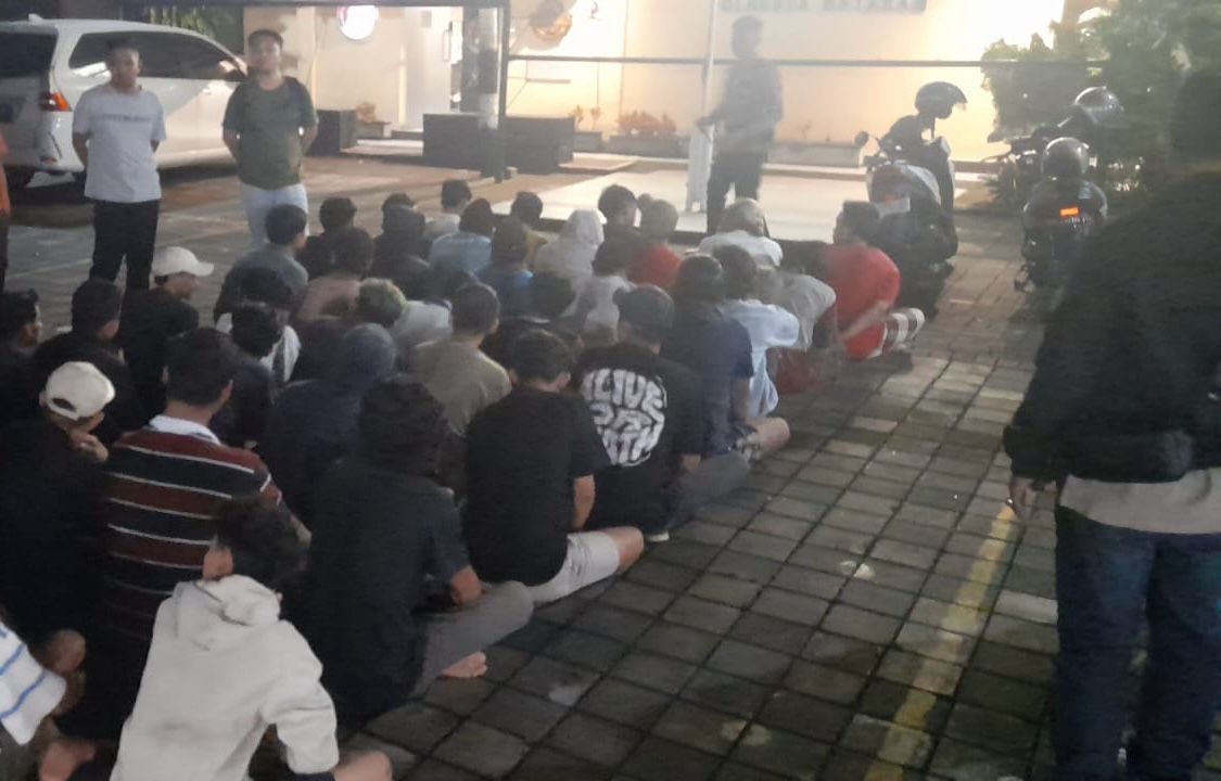 Personil Polresta Mataram Grebek Kampung Rawan Narkoba di Karang Bagu, 26 Orang Positif Sabu
