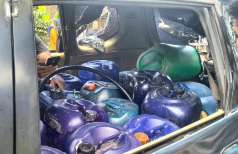Polisi Menyelidiki Mobil Bermuatan Jerigen Pertalite Yang Ditinggalkan Usai Tabrakan di Cianjur Jabar