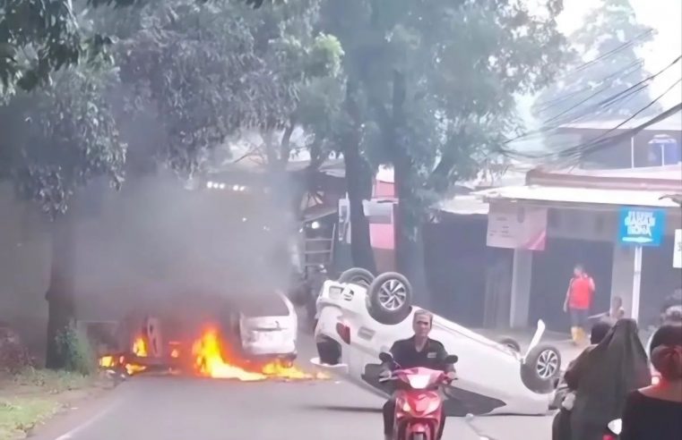 Penangkapan Tersangka di TPU Pondok Rangon Berujung Pembakaran Mobil
