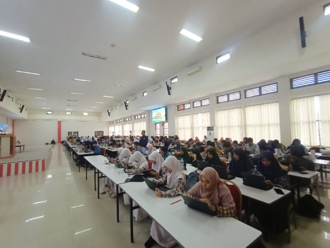 Antusiasme Ratusan Guru & Pelajar Adu Kreativitas di Lomba Desain Grafis Digital Hardiknas 2025 Kukar