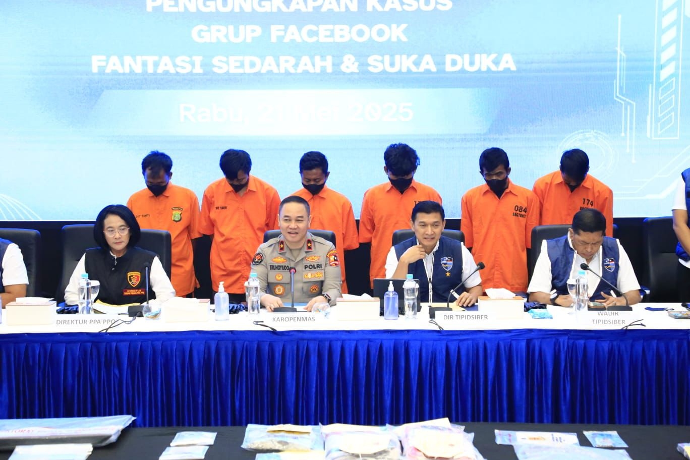 Penyidik Bareskrim Temukan Ratusan Konten Porno di HP Admin Grup Facebook ‘Fantasi Sedarah’