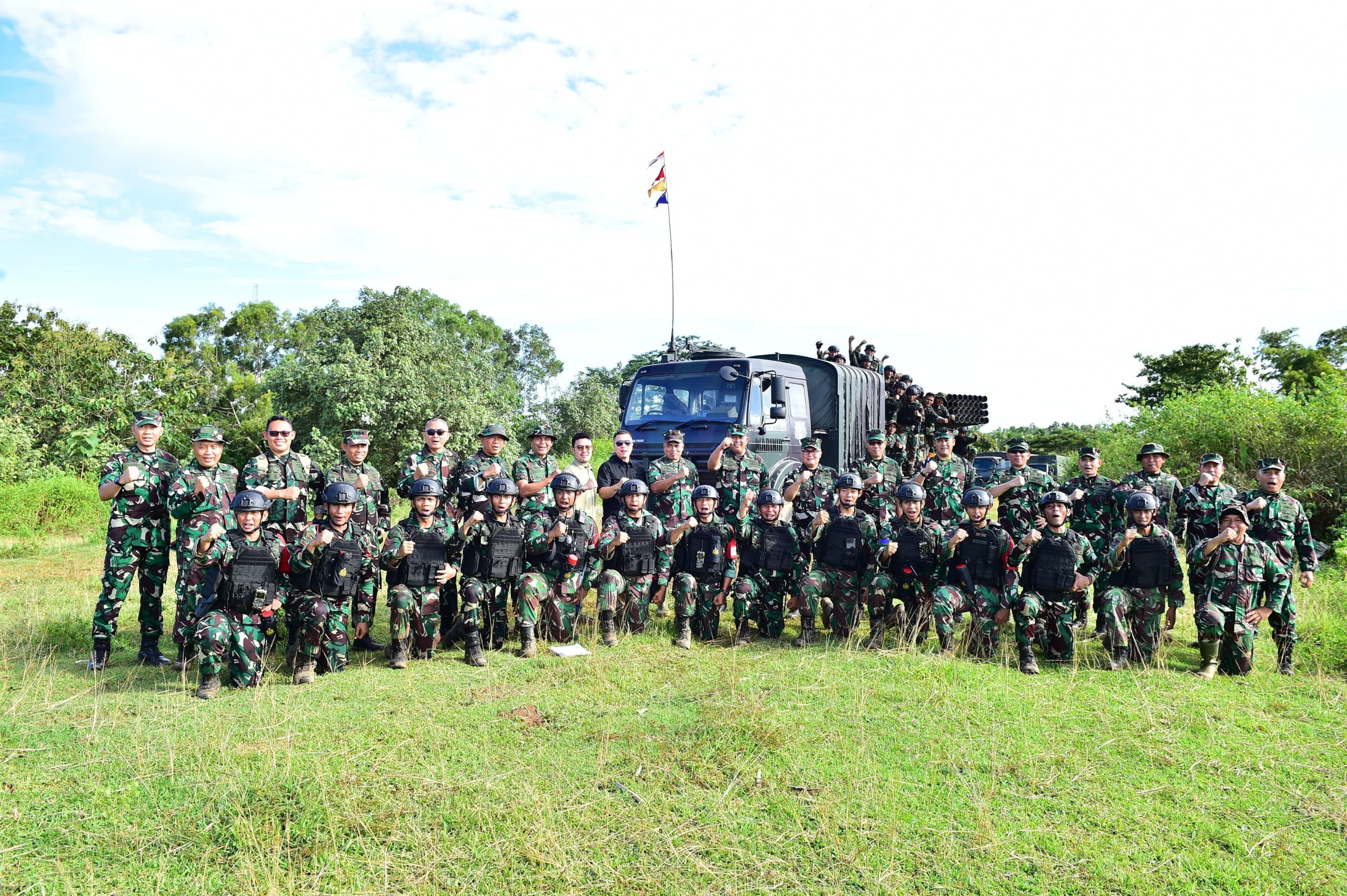 LIVE FIRING TEST, TNI AL KERAHKAN ROKET MLRS 90B DAN MERIAM 35 MM DI SUKABUMI