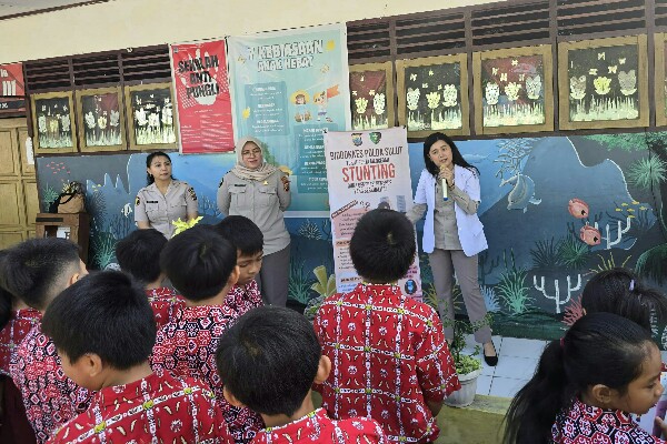 Sebanyak 80 Pelajar SD, SMA di Manado Dapat Pemeriksaan Gratis & Penyuluhan Kesehatan dari Biddokkes Polda Sulut