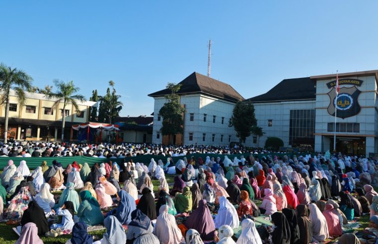 Khidmat, Penuh Kepedulian, Polda DIY Gelar Shalat Idul Adha & Kurban Bersama Masyarakat