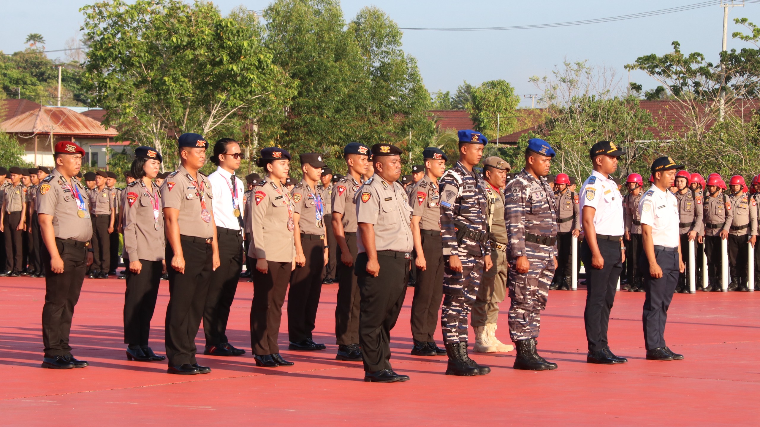 Kapolda Kaltara Berikan Penghargaan kepada Personel Polda Kaltara, TNI, dan Instansi Pemerintah