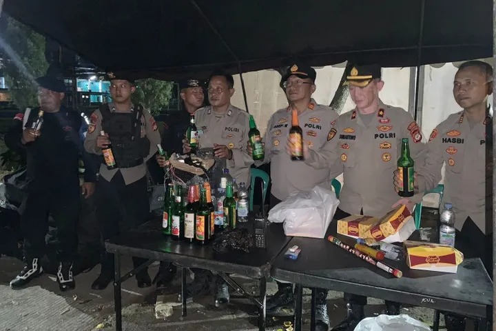 Polisi Berhasil Menyita Miras Serta Tiket Palsu di Stadion Si Jalak Harupat, Sebelum Pelaksanaan Pertandingan Piala Presiden 2025