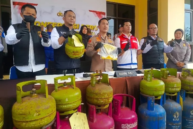 Polres Purwakarta Ungkap Kasus Pengoplosan Gas LPG, 3 Tersangka Diamankan