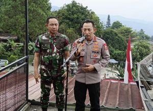 Menyimak Situasi Sekarang, Kapolri & Panglima TNI Siapkan Langkah Tegas Atasi Aksi Anarkis, Pastikan Pemulihan Keamanan Nasional