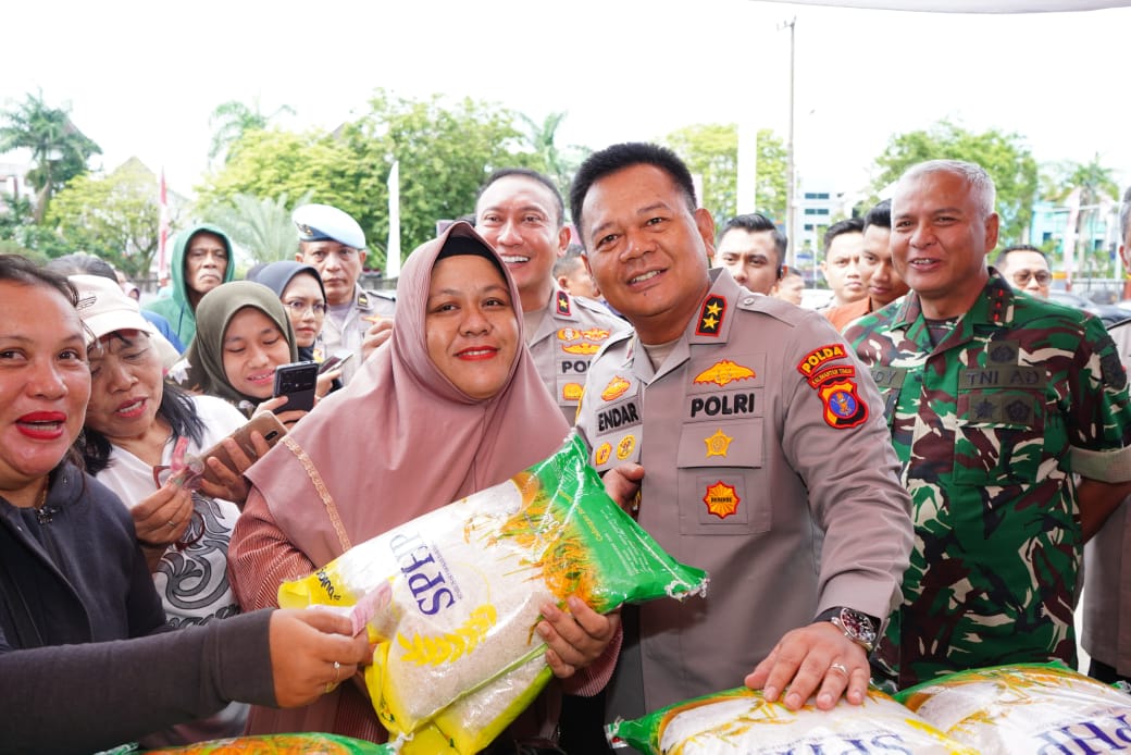 Gerakan Pangan Murah Diresmikan oleh Kapolda Kaltim, Ratusan Masyarakat Antusias Membeli Sembako Murah