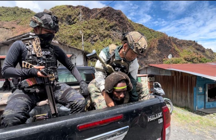Satgas Ops Damai Cartenz Tangkap Anggota KKB Konara Enumbi di Puncak Jaya Yang Terlibat Kasus Penembakan Personil Polri