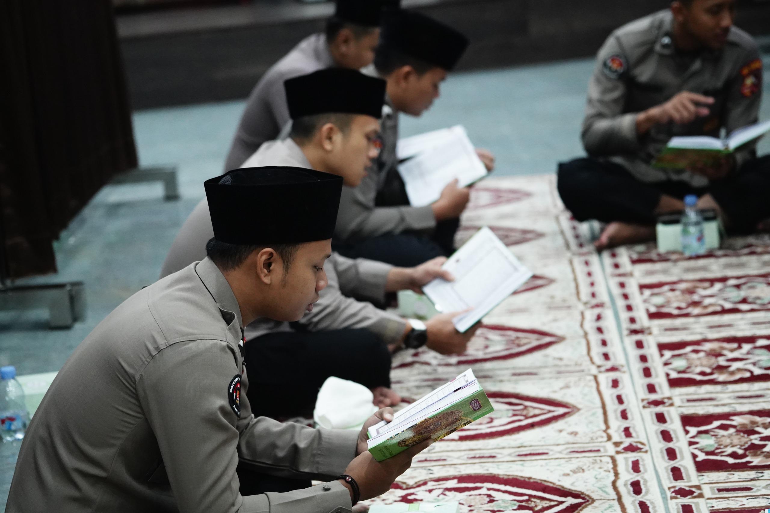 Divhumas Polri Perkuat Spiritualitas dengan Khataman Al-Qur’an