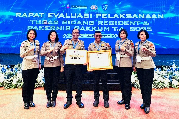 Polda Sulut Raih Penghargaan Terbaik 1 Peningkatan Keterisian Data dan Digitalisasi Pembayaran Samsat