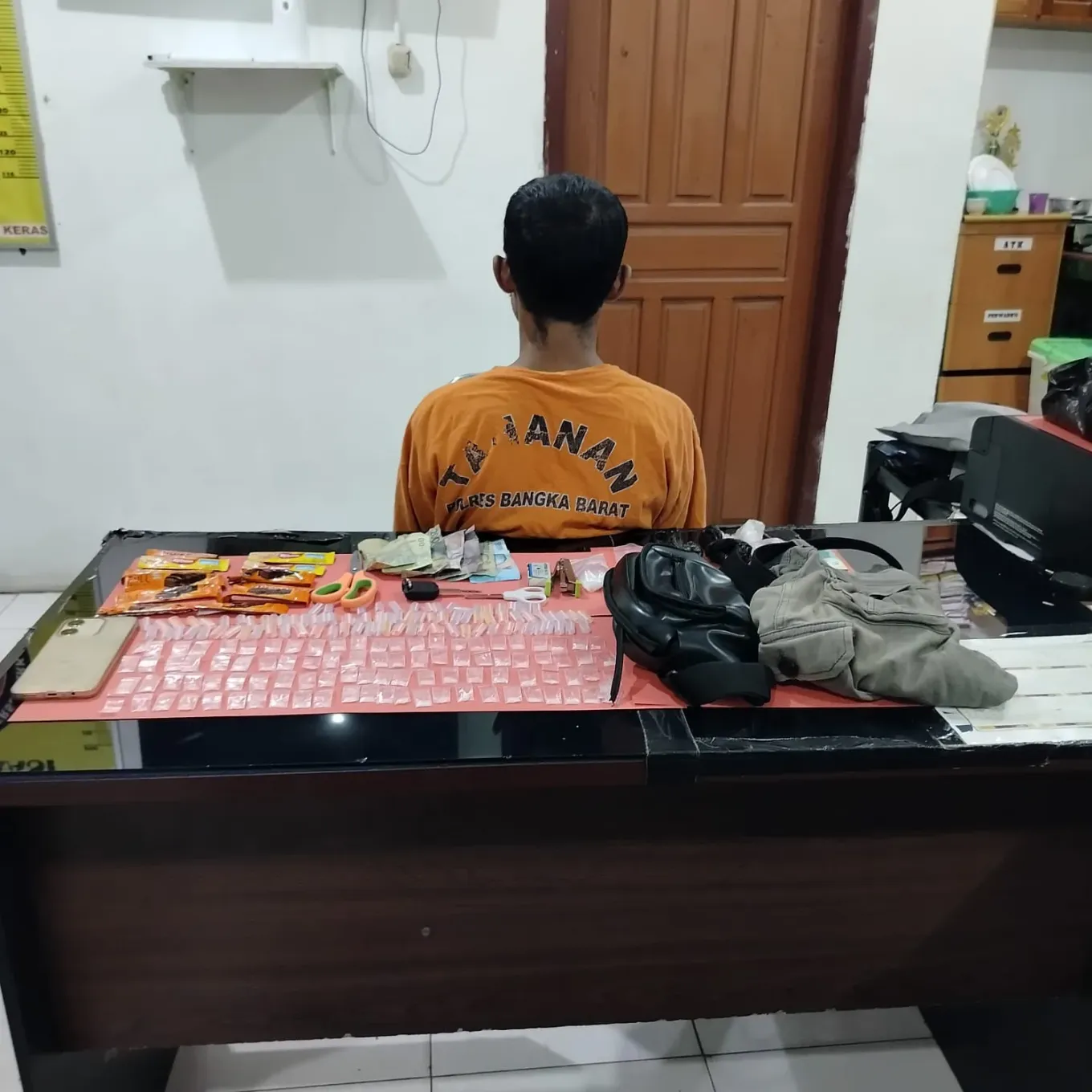 Pria Sukabumi Inisial UI (38) Diringkus di Bangka Barat, Edarkan 94 Paket Sabu