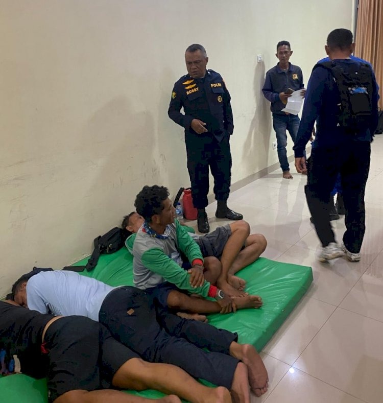 Cuaca Buruk di Laut Sawu, Kapal KLM Helewa Mati Mesin dan Kemasukan Air, 9 Awak Selamat