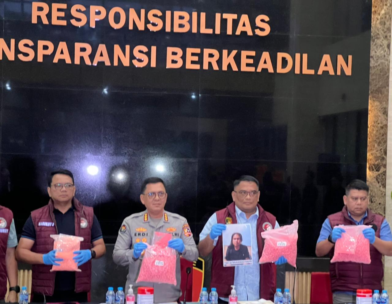 Polisi Buru Datu Buron Kasus 194.631 Butir Ekstasi di Lampung