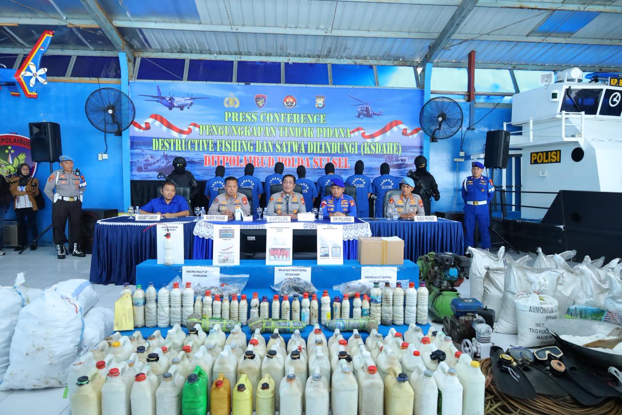 Ditpolairud Sulsel Amankan 18 Tersangka Destructive Fishing dan 3 Tersangka KSDAHE, Bahan Peledak Dari Malaysia