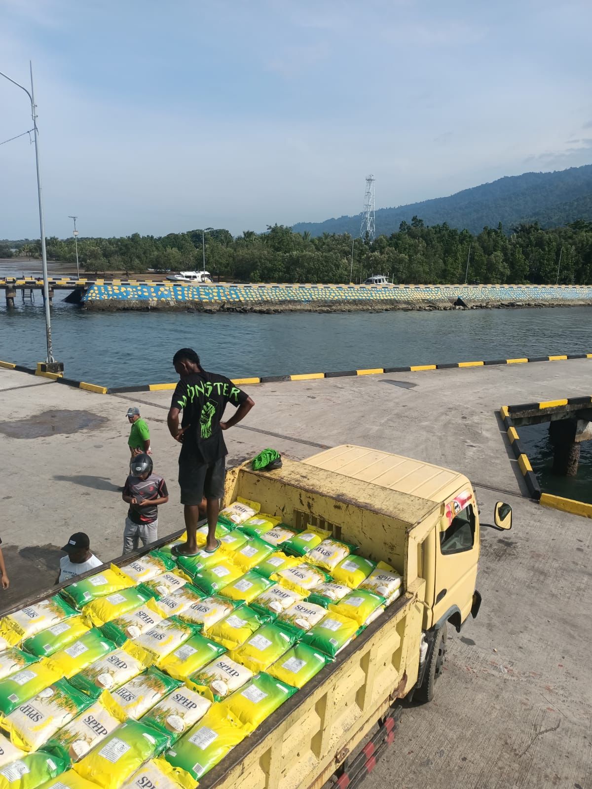 Satgas Pangan Polri Berikan 920 Teguran, Harga Beras Nasional Menurun dan Kurangi Inflasi