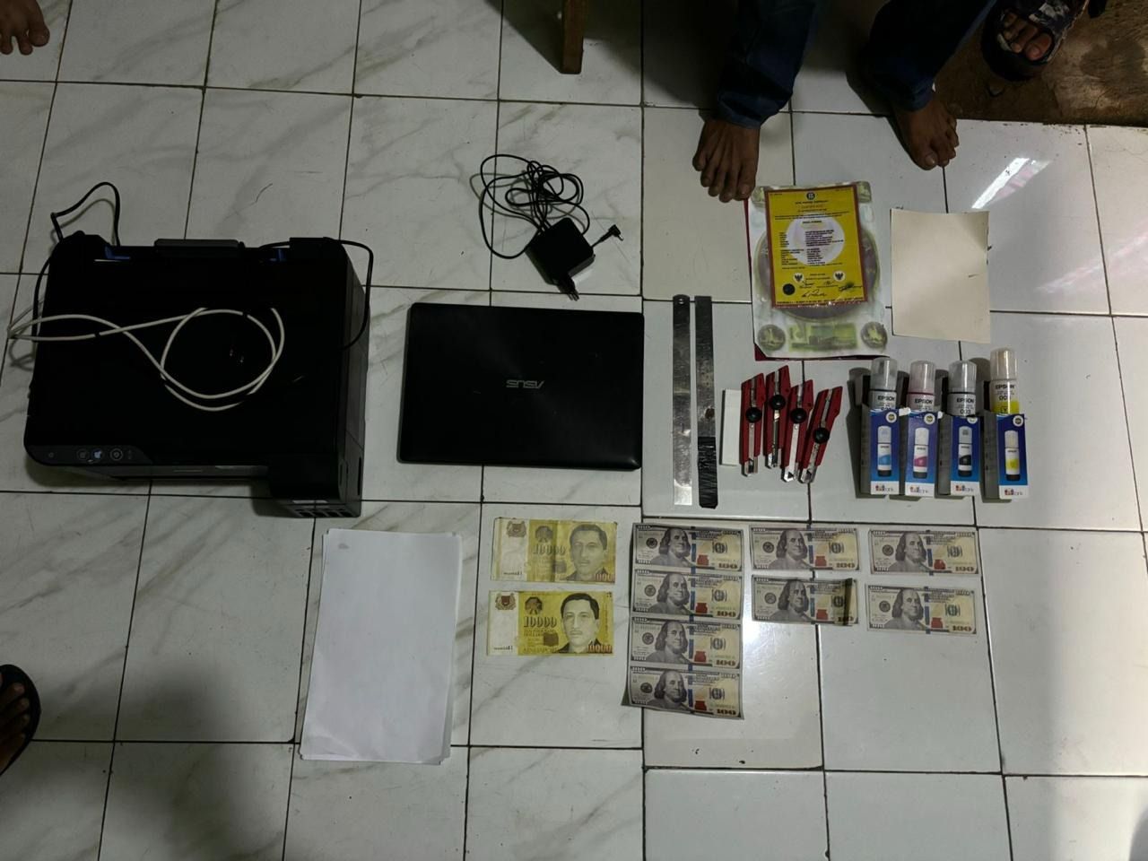 Dua Pembuat Uang Palsu Asing Diamankan, Polda Metro Jaya Sita Peralatan Produksi