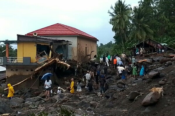 Hujan Lebat Selama 5 Jam Picu Banjir Bandang di Sitaro, Mako Polres Tertimbun Material