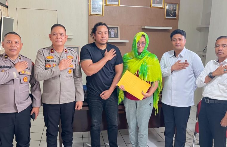 Polres Bitung Serahkan Tali Asih Kepada Anggota yang Rumahnya Terbakar, Kerugian Diperkirakan Capai Ratusan Juta Rupiah