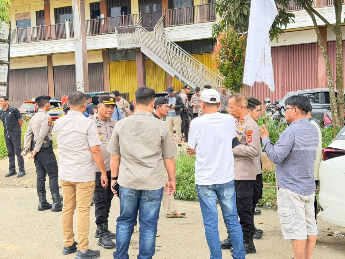 Protes Kerusakan Jalan di Kutai Barat: Polres Pengaman dan Teruskan Aspirasi ke Pihak Terkait
