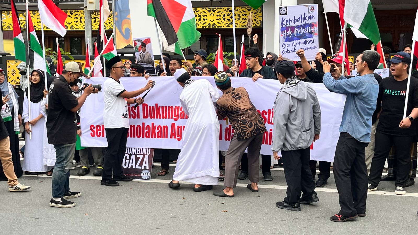Ratusan Warga Balikpapan Gelar Aksi Hari Al-Quds Sedunia, Tuntut Kemerdekaan Palestina dan Hentikan Genosida