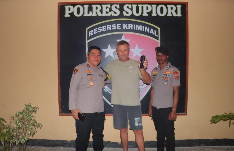 HP WNA Hilang 14 Hari, Sat Reskrim Polres Supiori Berhasil Temukan dan Serahkan Kembali